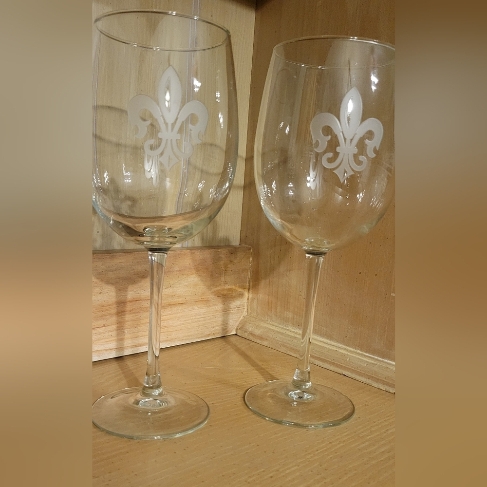 Elegant Clear Wine Glass Set